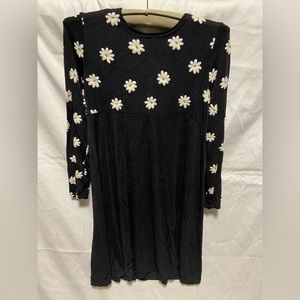 Black dress 👗 with cute daisy pattern 🌼
